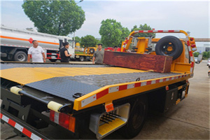 空港附近拖车电话号码服务